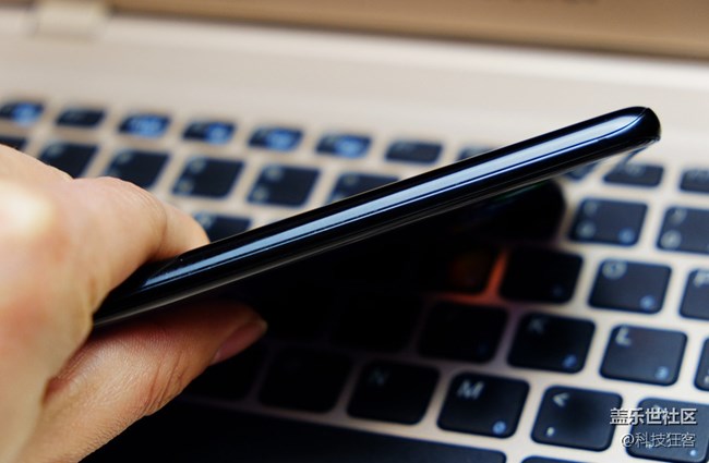 三星 S20+手感可真比iPhone 11 要好，你們覺得呢？