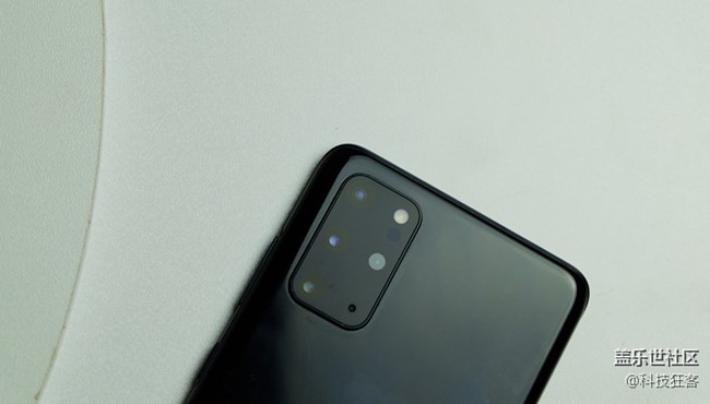 三星 S20+手感可真比iPhone 11 要好，你們覺得呢？