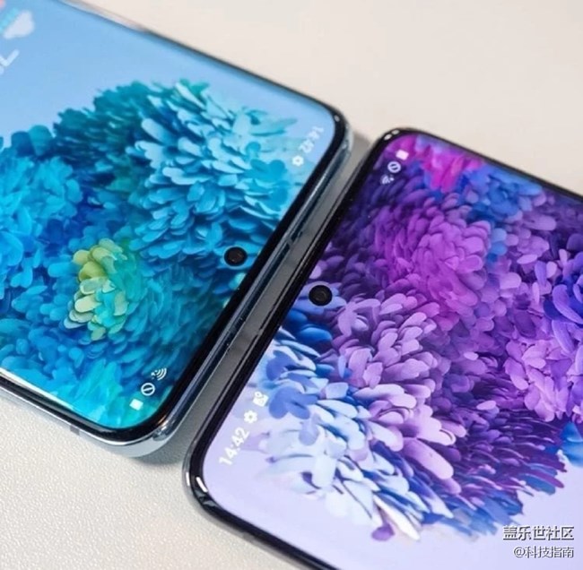 配上手機殼的三星S20，依舊是便攜神器