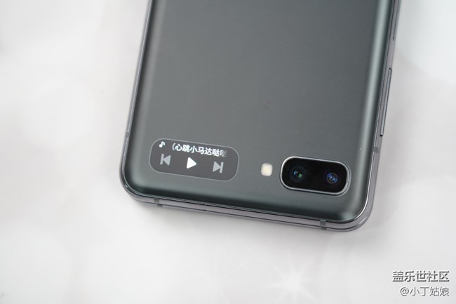 Z Flip 5G的副屏使用