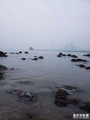 黃昏有霧的棧橋