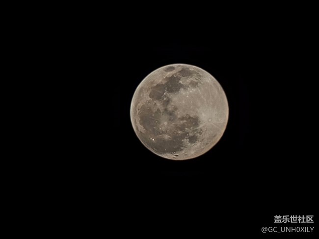 晚上散步途中隨拍的月亮