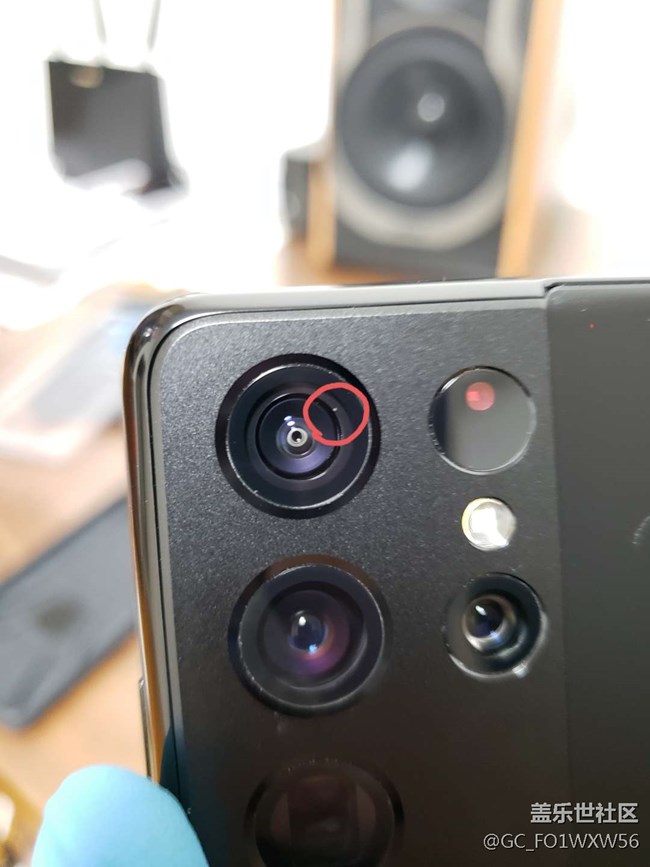 三星Galaxy S21 Ultra頂配，主攝像頭內(nèi)有明顯的灰塵