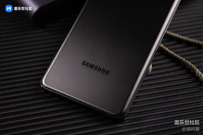 深邃黑色穩(wěn)重的氣息 Galaxy S21 Ultra 5G上手圖賞
