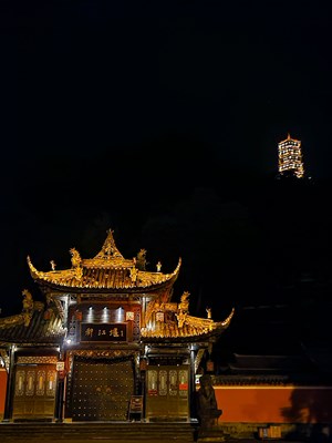 都江堰的日與夜