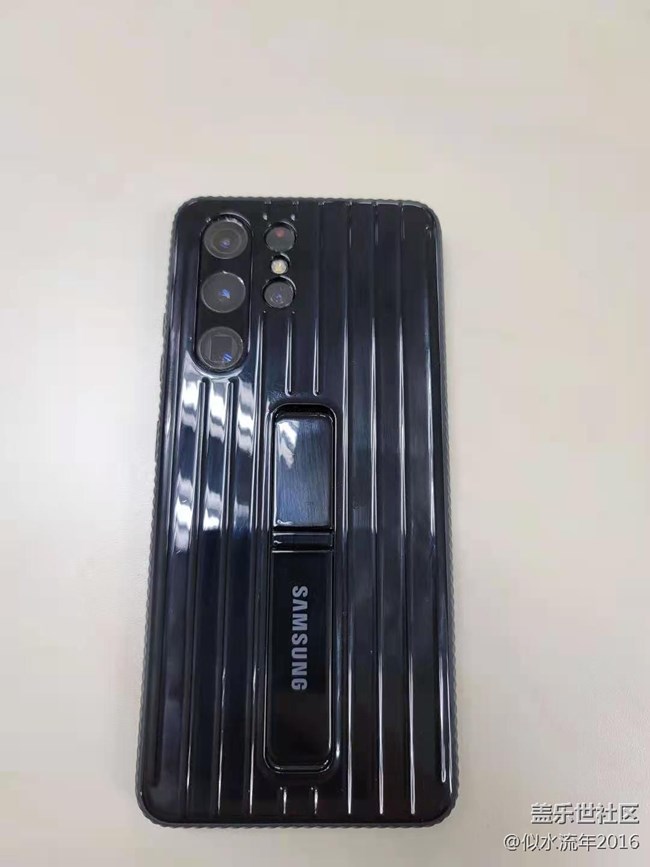 還是行李箱的殼有安全感。