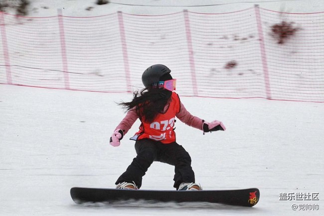 快來，告訴你一個滑雪比賽奪冠的秘訣！