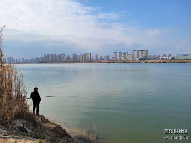 S21+ 5G 評測，屏大邊窄，兼顧手感與續(xù)航的旗艦