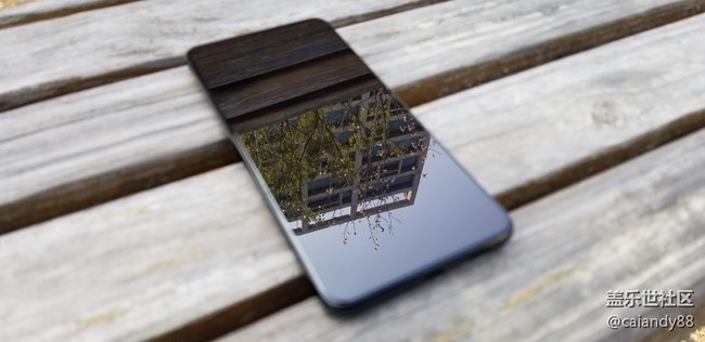 S21+ 5G 評測，屏大邊窄，兼顧手感與續(xù)航的旗艦