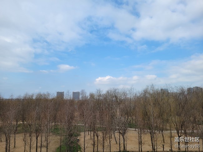 S21+ 5G 評測，屏大邊窄，兼顧手感與續(xù)航的旗艦