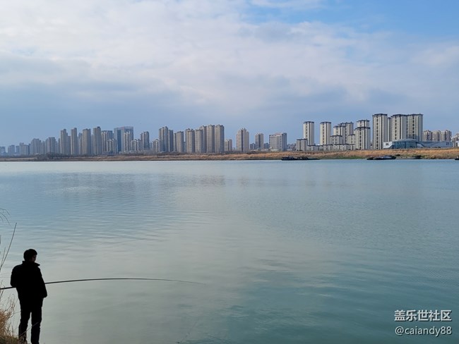 S21+ 5G 評測，屏大邊窄，兼顧手感與續(xù)航的旗艦