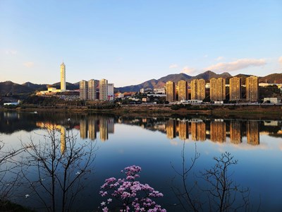 久別重逢 在春天 再回蓋樂世