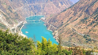 【周末拍點(diǎn)啥】+鳥(niǎo)瞰金沙江