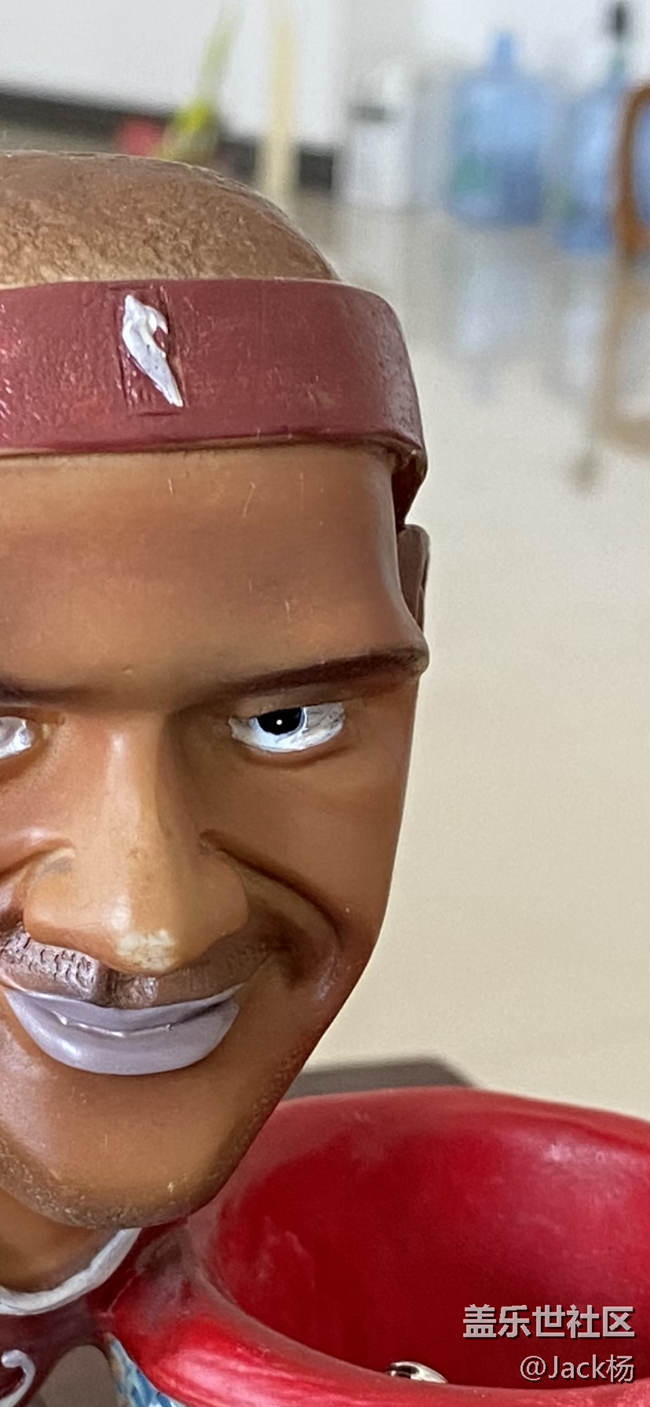 超大杯1億像素拍照放大與果11效果對(duì)比