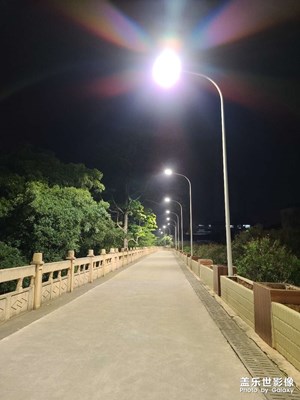 散步。