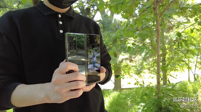 Galaxy Z Fold2 5G 双重预览 助你捕捉最美丽的瞬间