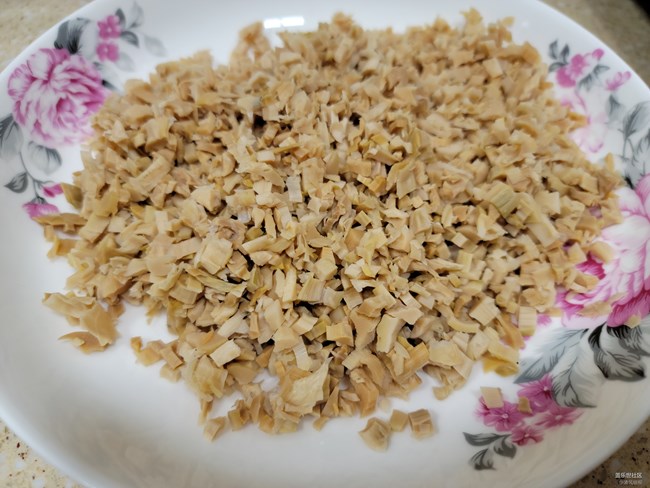 【初夏家常菜】+端午節(jié)必備的筍干四季豆包子提前獻(xiàn)上