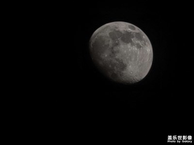 晚上好星友們我在用手機(jī)看看今晚的月亮。