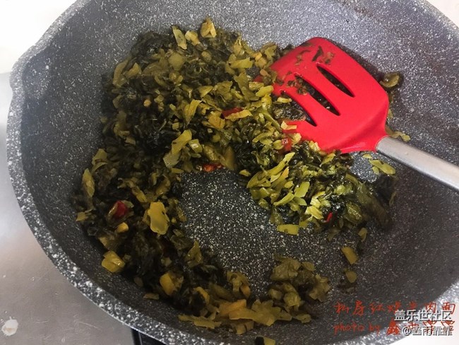 店里一碗超級(jí)牛肉面八十，不夠塞牙縫，這也八十，牛肉管飽