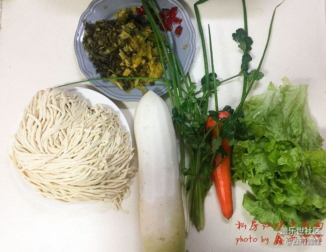 店里一碗超級(jí)牛肉面八十，不夠塞牙縫，這也八十，牛肉管飽