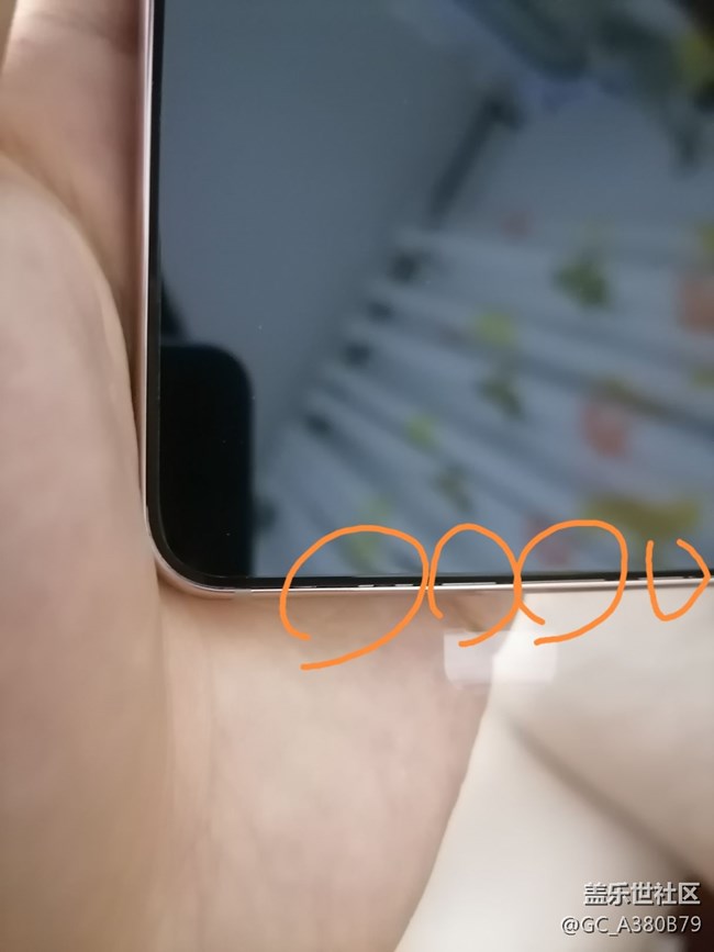 屏幕底部邊緣與邊框這樣正常么