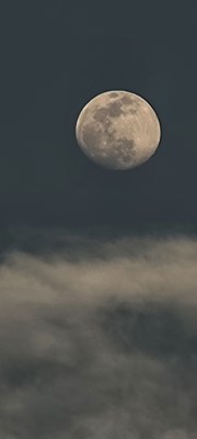 八千里路，云和月