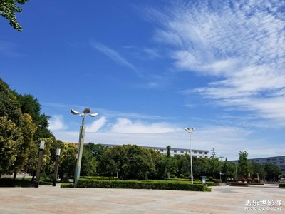 愛就像藍(lán)天白云，忽然暴風(fēng)雨