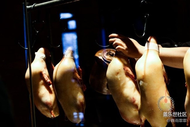 去全聚德吃烤鴨，第一個先吃它，服務(wù)員夸你懂行