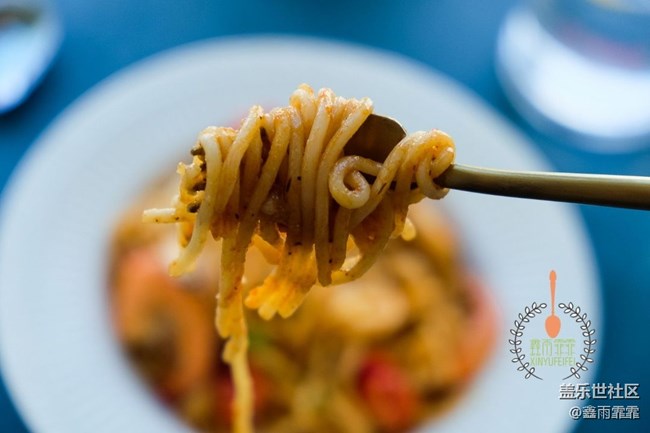 海鮮意面非同凡響，葷素搭配，鮮香可口，家人經常點名要求吃