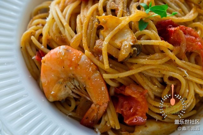 海鮮意面非同凡響，葷素搭配，鮮香可口，家人經常點名要求吃