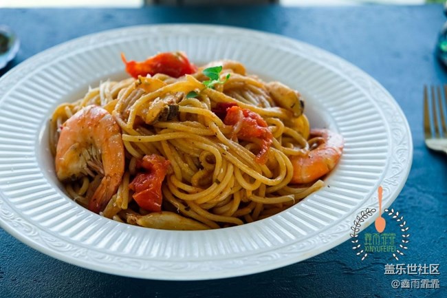 海鮮意面非同凡響，葷素搭配，鮮香可口，家人經常點名要求吃