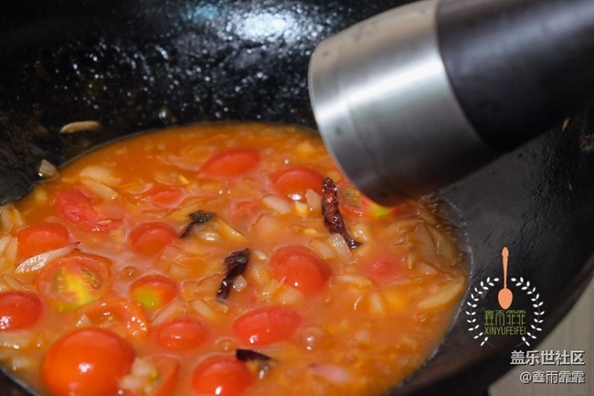 海鮮意面非同凡響，葷素搭配，鮮香可口，家人經常點名要求吃