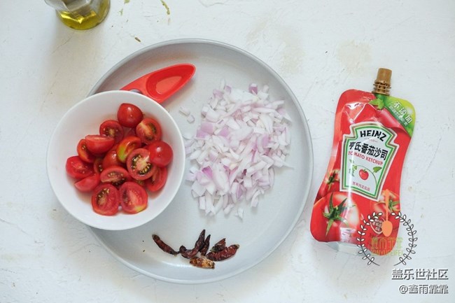 海鮮意面非同凡響，葷素搭配，鮮香可口，家人經常點名要求吃