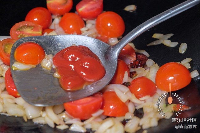 海鮮意面非同凡響，葷素搭配，鮮香可口，家人經常點名要求吃