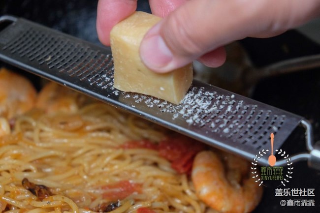 海鮮意面非同凡響，葷素搭配，鮮香可口，家人經常點名要求吃