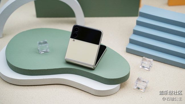 彰顯品位的時(shí)尚單品 三星Galaxy Z Flip3 5G美圖賞 彰顯品位的時(shí)尚單品 三星Galaxy Z Flip3 5G美圖賞