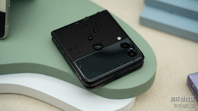 彰顯品位的時(shí)尚單品 三星Galaxy Z Flip3 5G美圖賞 彰顯品位的時(shí)尚單品 三星Galaxy Z Flip3 5G美圖賞