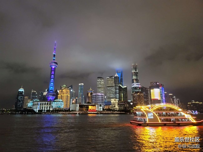 打開上海-南京路和外灘