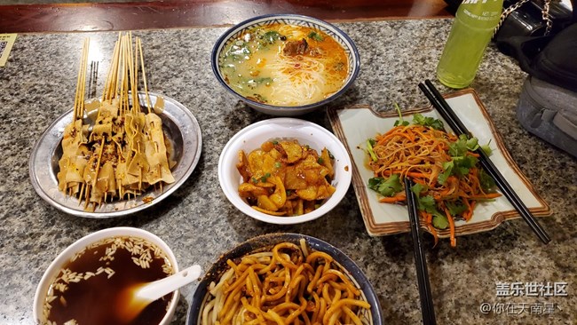 【洛陽(yáng)美食 美味的面和湯】