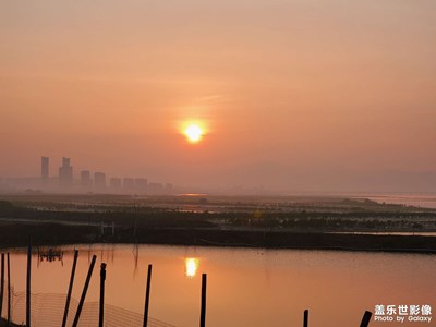 夕陽西下，風(fēng)景無限。