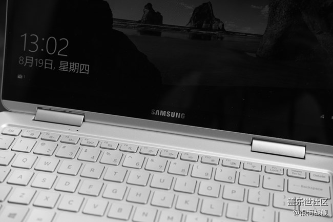 黑白色調(diào)的三星全家福