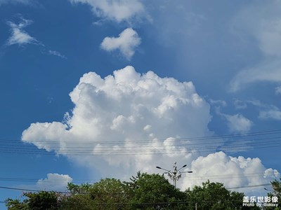 夏日藍(lán)天白云