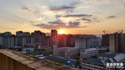 夕陽(yáng)無(wú)限好，只是近黃昏