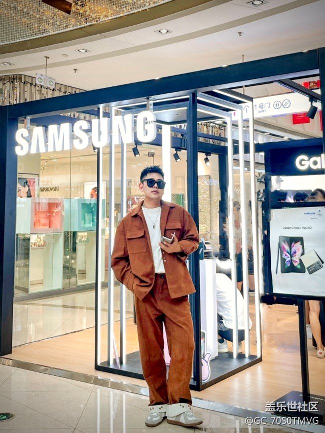 三星快閃店打卡｜jolin同款，折疊翻蓋有點(diǎn)炫