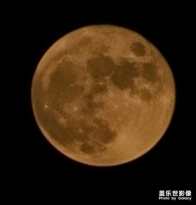 中秋很多人都在po華為手機(jī)拍的月亮，我看還是三星拍的好