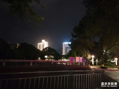 剛路上隨拍了幾張照片