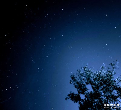 藍(lán)色星空的夜晚