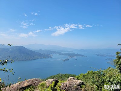 拍個(gè)照片不容易??！跑到了山頂
