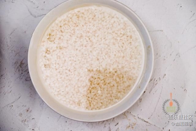 大米別光煮粥了，學(xué)會新吃法，飯菜全有了