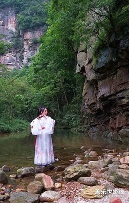 山鄉(xiāng)溪流